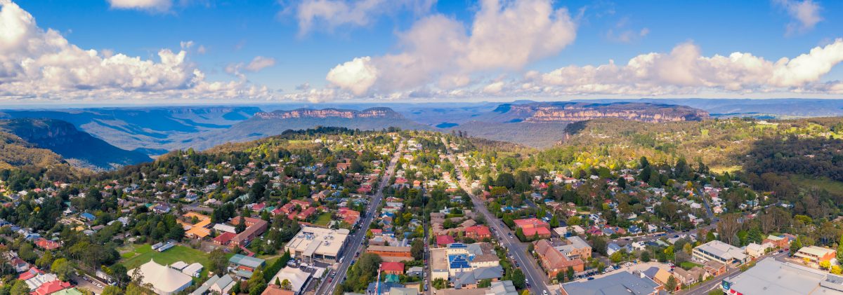 Aerial,view,of,katoomba,and,the,blue,mountains,in,australia